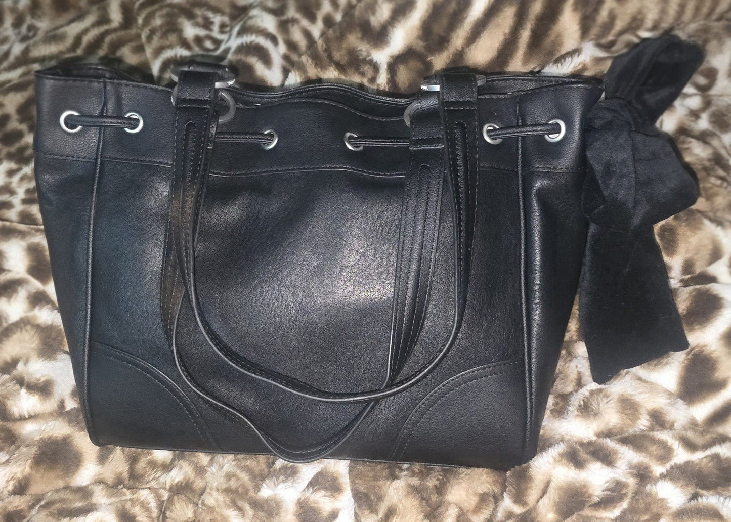 Juicy Couture Crown Daydreamer Tote – Black Liquorice